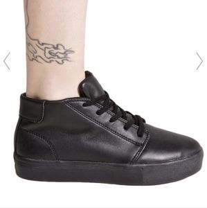 Chukka Pop Black Sneakers